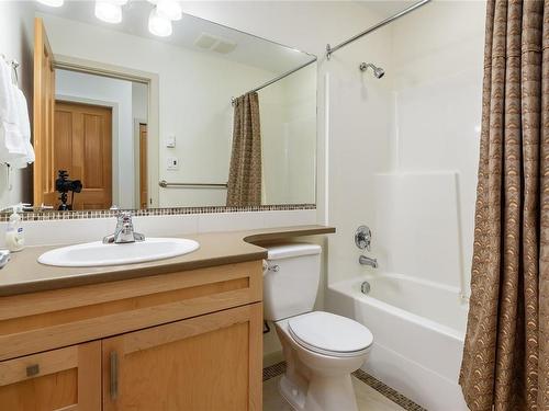 145-2300 Mansfield Dr, Courtenay, BC - Indoor Photo Showing Bathroom