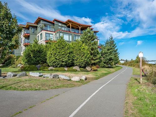 145-2300 Mansfield Dr, Courtenay, BC - Outdoor