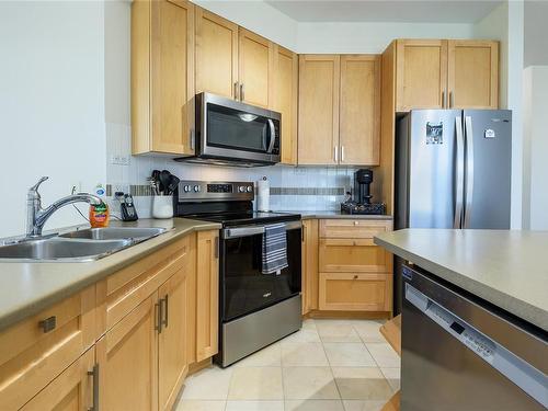 145-2300 Mansfield Dr, Courtenay, BC - Indoor Photo Showing Kitchen With Double Sink