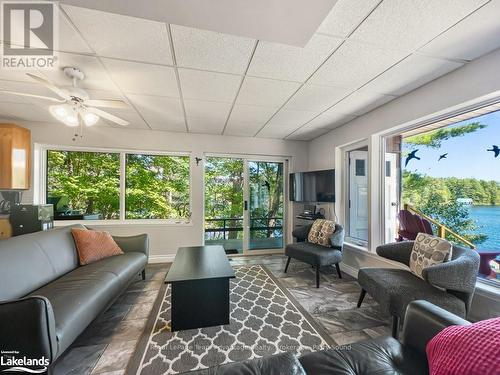 3 Harris Lake Road, Parry Sound, Unorganized, Centre Part, ON - Indoor Photo Showing Living Room