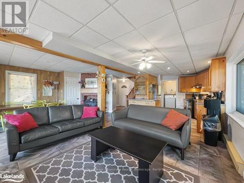 3 Harris Lake Road, Parry Sound, Unorganized, Centre Part, ON - Indoor Photo Showing Living Room