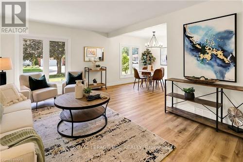 6471 Riall Street, Niagara Falls, ON - Indoor Photo Showing Living Room