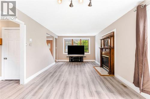 105 Black Lake Road, Lively, ON - Indoor Photo Showing Living Room