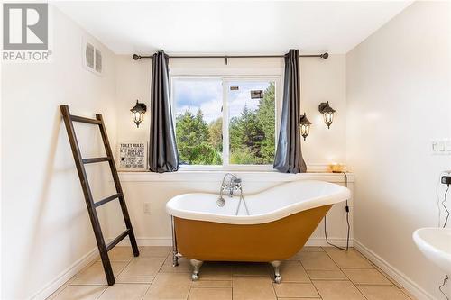 105 Black Lake Road, Lively, ON - Indoor Photo Showing Bathroom