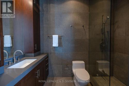 1601 - 68 Yorkville Avenue, Toronto (Annex), ON - Indoor Photo Showing Bathroom