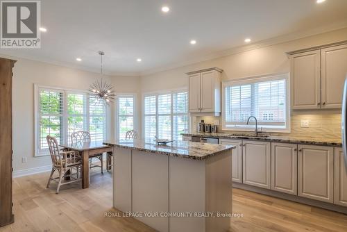 143 Legendary Trail, Whitchurch-Stouffville, ON - Indoor Photo Showing Kitchen With Upgraded Kitchen