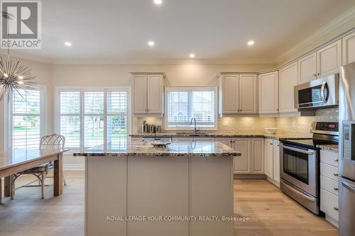 143 Legendary Trail, Whitchurch-Stouffville (Ballantrae), ON - Indoor Photo Showing Kitchen With Upgraded Kitchen