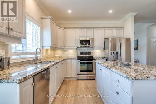 143 Legendary Trail, Whitchurch-Stouffville, ON - Indoor Photo Showing Kitchen With Upgraded Kitchen