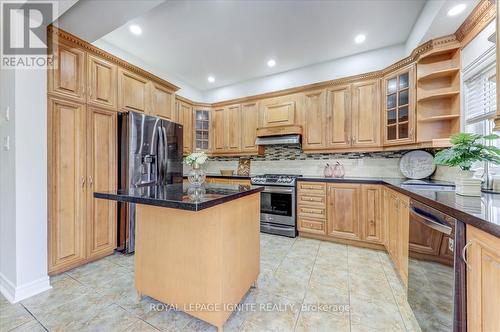 247 Shadow Place, Pickering (Rouge Park), ON - Indoor Photo Showing Kitchen