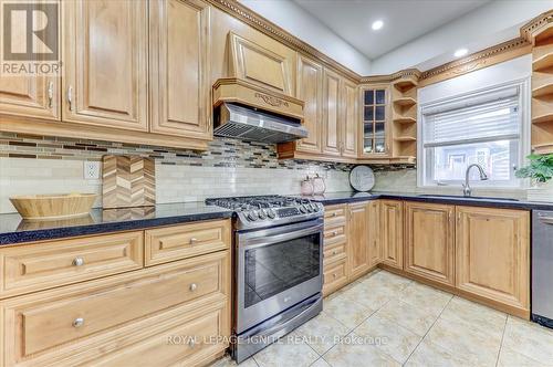 247 Shadow Place, Pickering (Rouge Park), ON - Indoor Photo Showing Kitchen