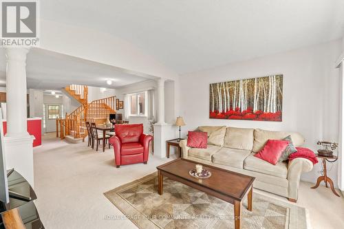 7309 Cork Tree Row, Mississauga (Lisgar), ON - Indoor Photo Showing Living Room