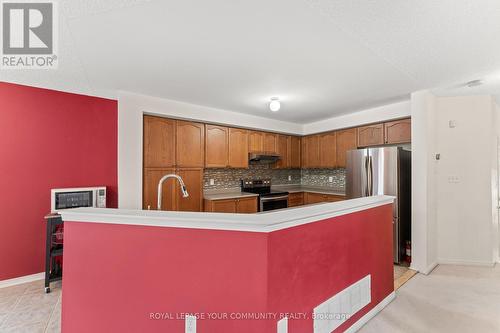 7309 Cork Tree Row, Mississauga (Lisgar), ON - Indoor Photo Showing Kitchen