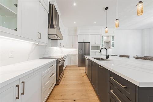 27 Cielo Court, Hamilton, ON - Indoor Photo Showing Kitchen With Upgraded Kitchen