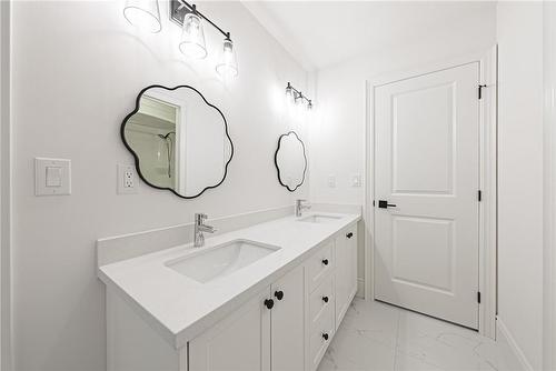 27 Cielo Court, Hamilton, ON - Indoor Photo Showing Bathroom