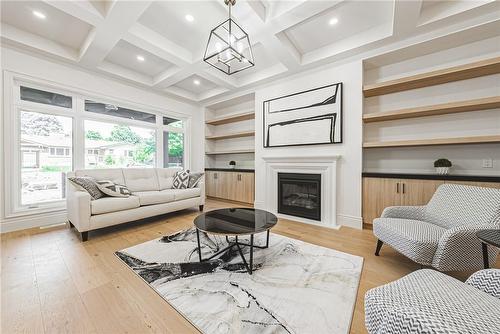 27 Cielo Court, Hamilton, ON - Indoor Photo Showing Living Room With Fireplace