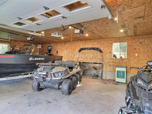 Garage - 1046 Ch. Bouchard, Rouyn-Noranda, QC - Indoor Photo Showing Garage