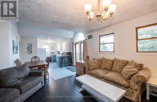 155 Settlers Way, Blue Mountains, ON - Indoor Photo Showing Living Room