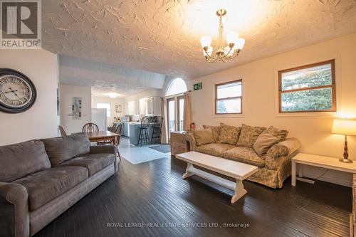 155 Settlers Way, Blue Mountains, ON - Indoor Photo Showing Living Room