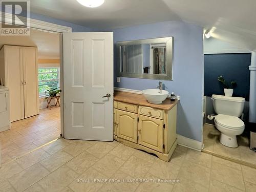 36 Oak Street, Belleville, ON - Indoor Photo Showing Bathroom