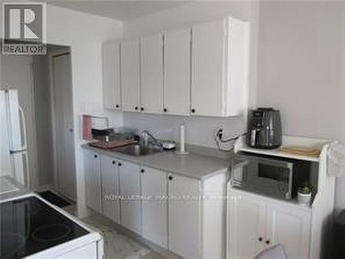 321 - 485 Thorold Road, Welland, ON - Indoor Photo Showing Kitchen