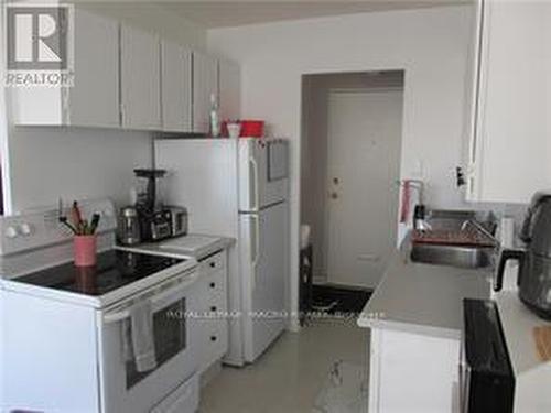 321 - 485 Thorold Road, Welland, ON - Indoor Photo Showing Kitchen