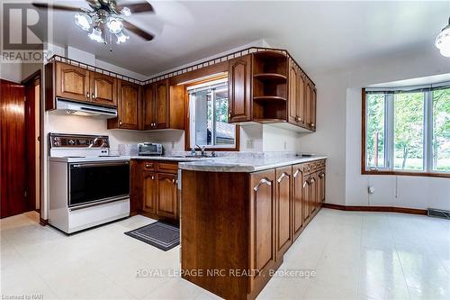 4843 Garner Road, Niagara Falls, ON - Indoor Photo Showing Kitchen