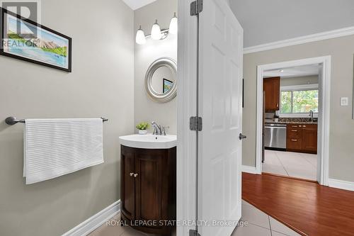 11 Douglas Road, Hamilton, ON - Indoor Photo Showing Bathroom