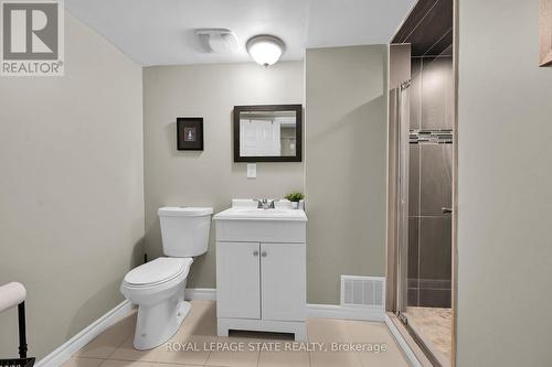 11 Douglas Road, Hamilton (Ancaster), ON - Indoor Photo Showing Bathroom