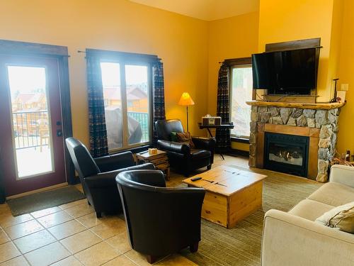 D5-D - 1351 Gerry Sorensen Way, Kimberley, BC - Indoor Photo Showing Living Room With Fireplace