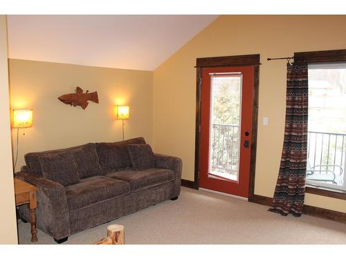 D5-D - 1351 Gerry Sorensen Way, Kimberley, BC - Indoor Photo Showing Living Room