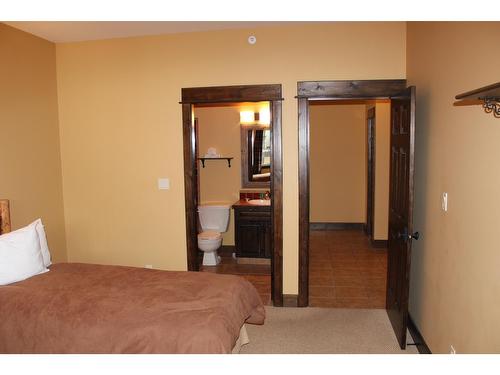 D5-D - 1351 Gerry Sorensen Way, Kimberley, BC - Indoor Photo Showing Bedroom