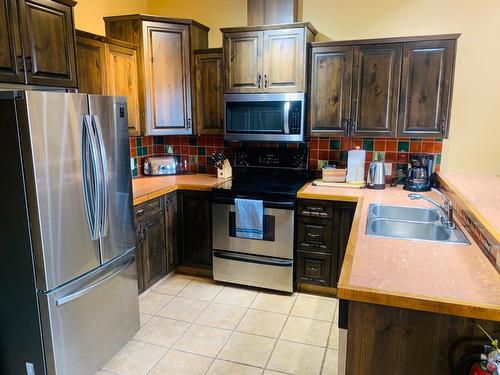 D5-D - 1351 Gerry Sorensen Way, Kimberley, BC - Indoor Photo Showing Kitchen With Stainless Steel Kitchen With Double Sink