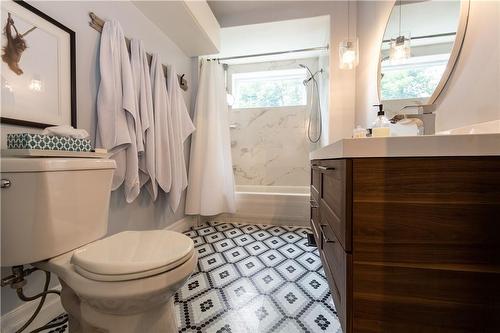 264 Beach Boulevard, Hamilton, ON - Indoor Photo Showing Bathroom