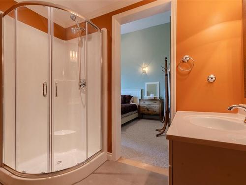 10045 Beach Dr, Chemainus, BC - Indoor Photo Showing Bathroom