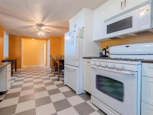 10045 Beach Dr, Chemainus, BC - Indoor Photo Showing Kitchen