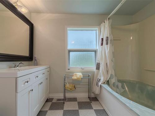 10045 Beach Dr, Chemainus, BC - Indoor Photo Showing Bathroom