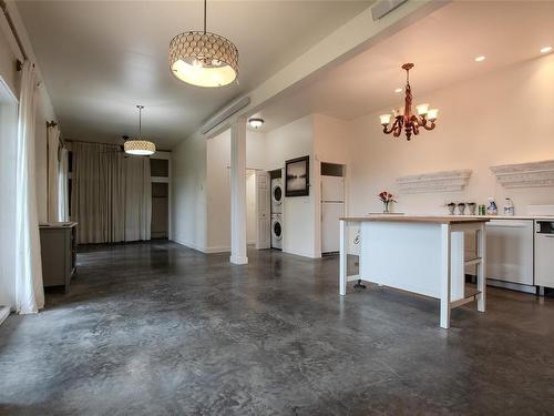 10045 Beach Dr, Chemainus, BC - Indoor Photo Showing Kitchen