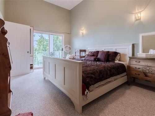 10045 Beach Dr, Chemainus, BC - Indoor Photo Showing Bedroom