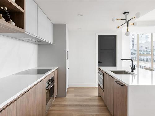 901-760 Johnson St, Victoria, BC - Indoor Photo Showing Kitchen