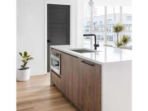 901-760 Johnson St, Victoria, BC - Indoor Photo Showing Kitchen