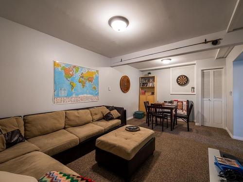 2372 Ojibway Road, Kamloops, BC - Indoor Photo Showing Living Room