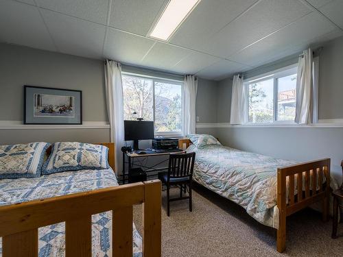 2372 Ojibway Road, Kamloops, BC - Indoor Photo Showing Bedroom