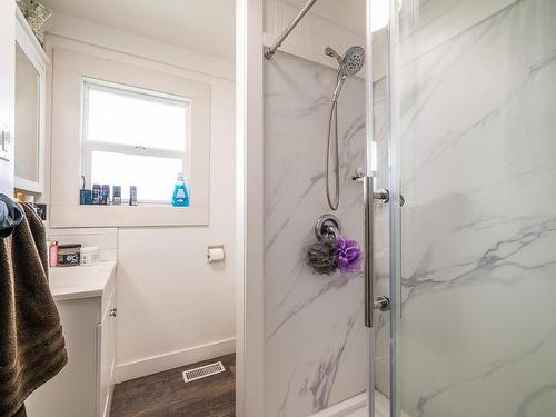 1036 Surrey Ave, Kamloops, BC - Indoor Photo Showing Bedroom