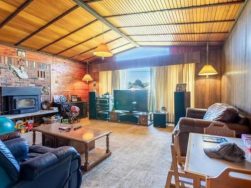 535 Arbutus Street, Chase, BC - Indoor Photo Showing Living Room With Fireplace