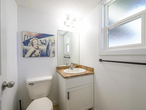 22-800 Southill Street, Kamloops, BC - Indoor Photo Showing Bathroom