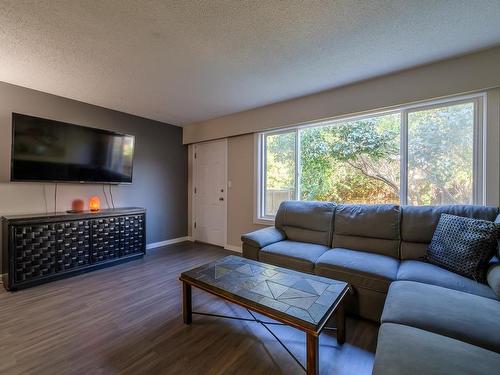 22-800 Southill Street, Kamloops, BC - Indoor Photo Showing Living Room