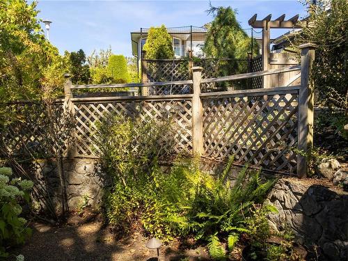 1923 Quixote Lane, Victoria, BC 