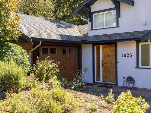 1923 Quixote Lane, Victoria, BC 