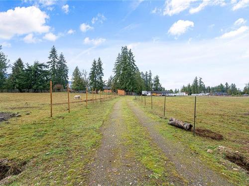 981 Pratt Rd, Hilliers, BC 