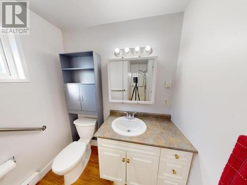 3949 Selkirk Ave, Powell River, BC - Indoor Photo Showing Bathroom